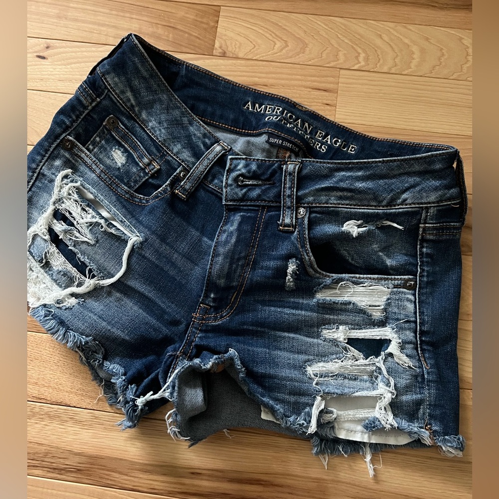 America Eagle, mid rise, super stretch, shortie, cut off, distressed, size 2